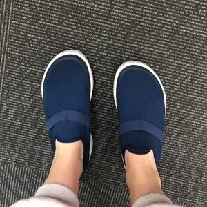 COPY - WOMEN'S OOMG LOW SHOE - WHITE & NAVY